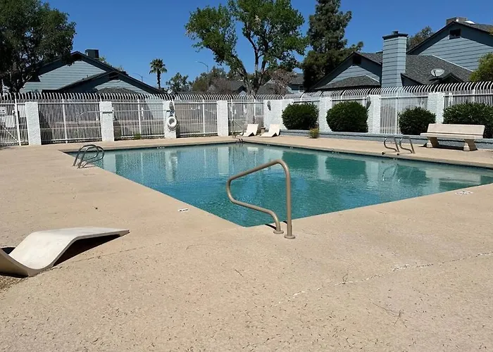 971 Sf 2 Bedroom 2 Bath Townhouse 3 Mi To Westgate Peoria